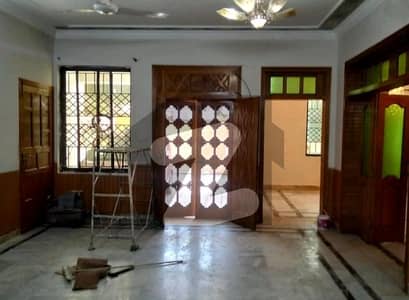 آئی ۔ 8 اسلام آباد میں 6 کمروں کا 14 مرلہ مکان 4.0 لاکھ میں کرایہ پر دستیاب ہے۔