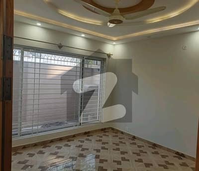 آئی ۔ 8/4 آئی ۔ 8,اسلام آباد میں 6 کمروں کا 1 کنال مکان 5.5 لاکھ میں کرایہ پر دستیاب ہے۔