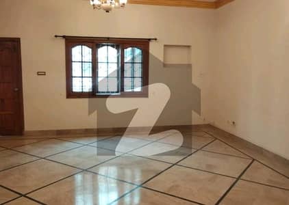 آئی ۔ 8 اسلام آباد میں 6 کمروں کا 14 مرلہ مکان 4.5 لاکھ میں کرایہ پر دستیاب ہے۔