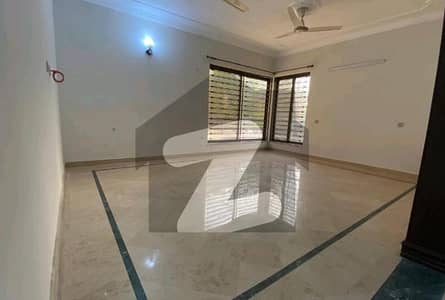 آئی ۔ 8 اسلام آباد میں 6 کمروں کا 14 مرلہ مکان 4.3 لاکھ میں کرایہ پر دستیاب ہے۔