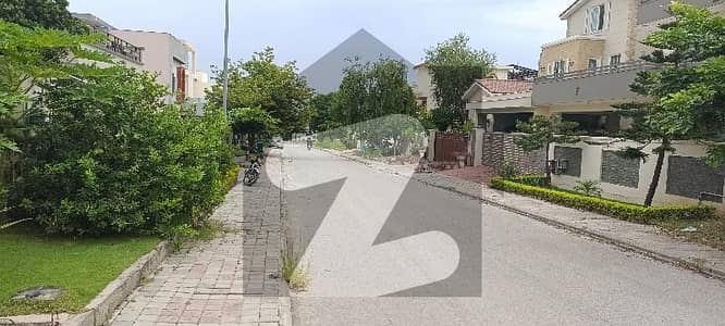 One kanal plot for sale in Dha phase good location