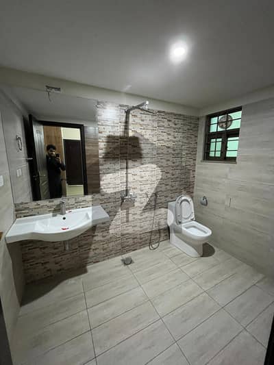 عسکری 10 - سیکٹر ایف عسکری 10,عسکری,لاہور میں 4 کمروں کا 12 مرلہ فلیٹ 1.4 لاکھ میں کرایہ پر دستیاب ہے۔