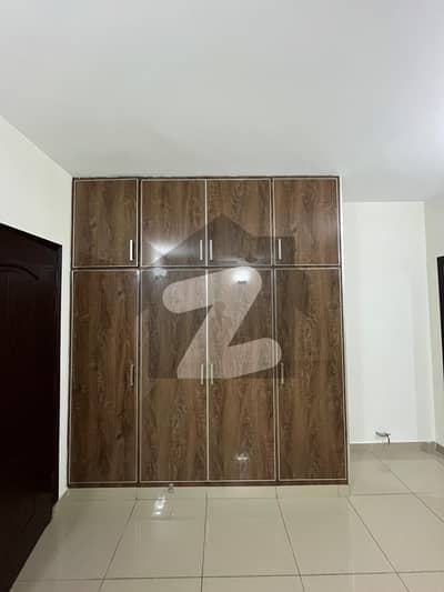 عسکری 10 - سیکٹر ایف عسکری 10,عسکری,لاہور میں 4 کمروں کا 12 مرلہ فلیٹ 1.4 لاکھ میں کرایہ پر دستیاب ہے۔