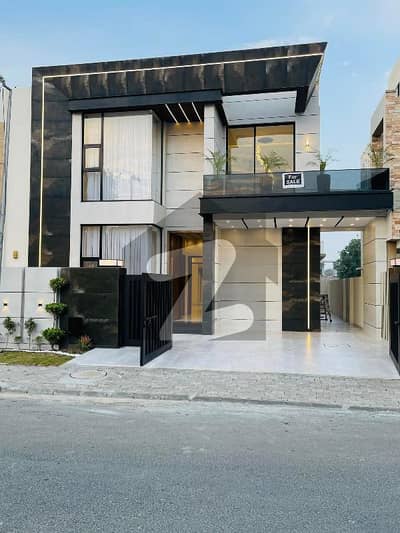 ڈی ایچ اے 9 ٹاؤن ڈیفنس (ڈی ایچ اے),لاہور میں 5 کمروں کا 10 مرلہ مکان 1.8 لاکھ میں کرایہ پر دستیاب ہے۔