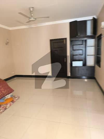 جی ۔ 9 اسلام آباد میں 4 کمروں کا 14 مرلہ بالائی پورشن 1.7 لاکھ میں کرایہ پر دستیاب ہے۔