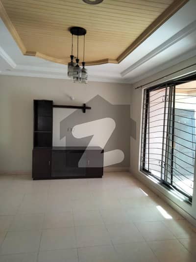 جوہر ٹاؤن فیز 1 جوہر ٹاؤن,لاہور میں 4 کمروں کا 7 مرلہ مکان 1.3 لاکھ میں کرایہ پر دستیاب ہے۔