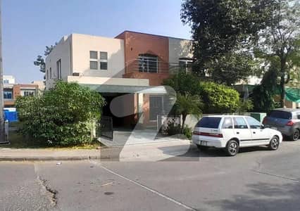 بحریہ ٹاؤن سفاری ولاز بحریہ ٹاؤن سیکٹر B,بحریہ ٹاؤن,لاہور میں 3 کمروں کا 8 مرلہ مکان 2.1 کروڑ میں برائے فروخت۔