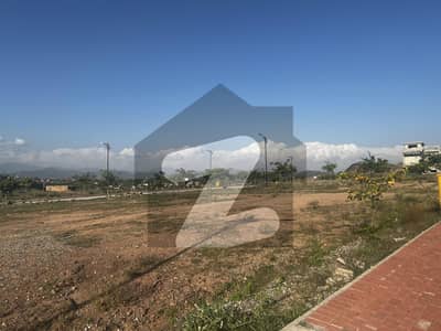 Corner 8 Marla plot sector N