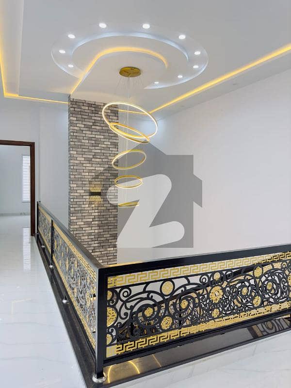 10 MARLA LUXURY HOUSE AVAILABLE FOR SALE 10 MARLA LUXURY HOUSE AVAILABLE FOR SALE
