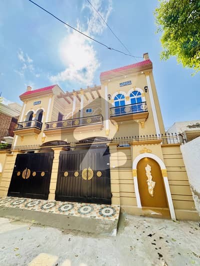 سبزہ زار کالونی ملتان میں 3 کمروں کا 4 مرلہ مکان 1.15 کروڑ میں برائے فروخت۔