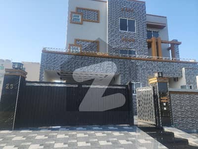 1 kanal House and building for rent for college hostel and commercial activity