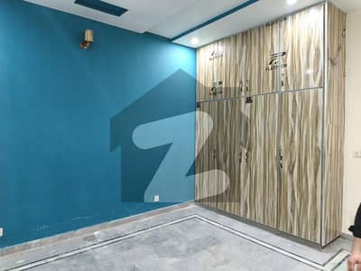 پی جی ای سی ایچ ایس فیز 2 پنجاب گورنمنٹ ایمپلائیز سوسائٹی,لاہور میں 4 کمروں کا 10 مرلہ مکان 4.0 کروڑ میں برائے فروخت۔