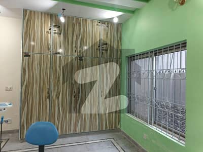 پی جی ای سی ایچ ایس فیز 2 پنجاب گورنمنٹ ایمپلائیز سوسائٹی,لاہور میں 4 کمروں کا 10 مرلہ مکان 4.0 کروڑ میں برائے فروخت۔