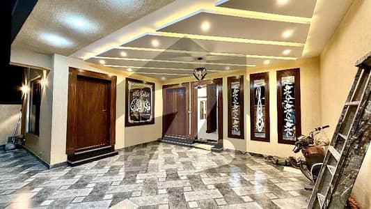 بحریہ ٹاؤن فیز 8 ۔ عمر بلاک بحریہ ٹاؤن فیز 8 ۔ سفاری ویلی,بحریہ ٹاؤن فیز 8,بحریہ ٹاؤن راولپنڈی,راولپنڈی میں 5 کمروں کا 7 مرلہ مکان 3.0 کروڑ میں برائے فروخت۔