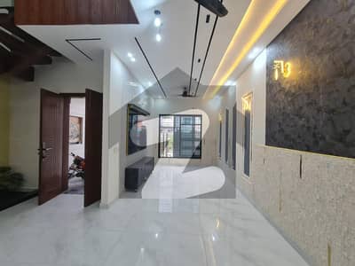 پیراگون سٹی لاہور میں 3 کمروں کا 5 مرلہ مکان 2.35 کروڑ میں برائے فروخت۔