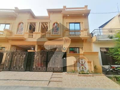 جوہر ٹاؤن فیز 2 جوہر ٹاؤن,لاہور میں 5 کمروں کا 5 مرلہ مکان 3.6 کروڑ میں برائے فروخت۔