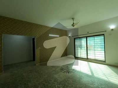 عسکری 11 ۔ سیکٹر بی اپارٹمنٹس عسکری 11,عسکری,لاہور میں 3 کمروں کا 10 مرلہ فلیٹ 2.85 کروڑ میں برائے فروخت۔