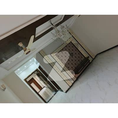 جوہر ٹاؤن فیز 1 - بلاک ای2 جوہر ٹاؤن فیز 1,جوہر ٹاؤن,لاہور میں 5 کمروں کا 10 مرلہ مکان 2.3 لاکھ میں کرایہ پر دستیاب ہے۔