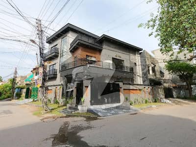 سمن آباد لاہور میں 7 کمروں کا 8 مرلہ مکان 5.85 کروڑ میں برائے فروخت۔