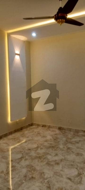 Flat Of 1050 Square Feet Is Available For sale