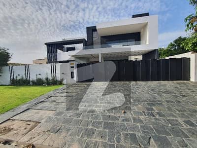 ازمیر ٹاؤن لاہور میں 8 کمروں کا 2 کنال مکان 18.0 کروڑ میں برائے فروخت۔