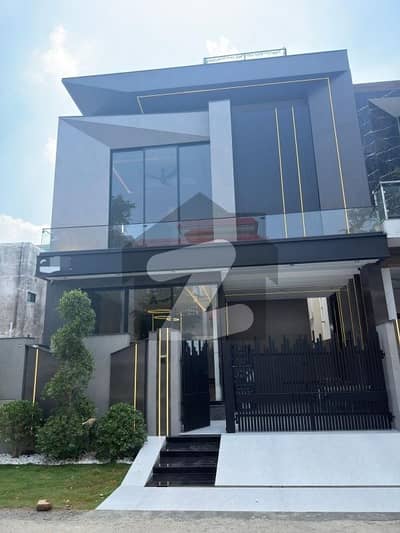 ڈی ایچ اے 9 ٹاؤن ڈیفنس (ڈی ایچ اے),لاہور میں 3 کمروں کا 5 مرلہ مکان 92.0 ہزار میں کرایہ پر دستیاب ہے۔