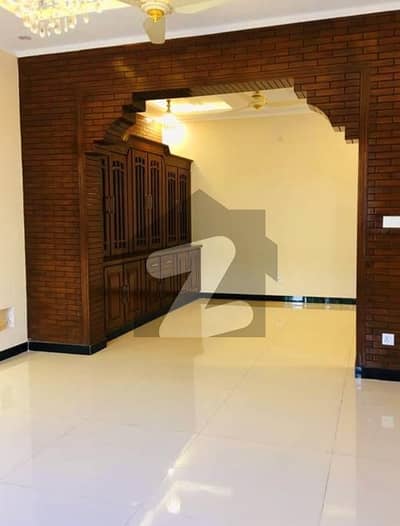 جی ۔ 13 اسلام آباد میں 3 کمروں کا 10 مرلہ زیریں پورشن 95.0 ہزار میں کرایہ پر دستیاب ہے۔