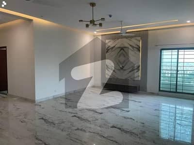 10 MARLA 3 BEDROOM NEW APARTMENT AVAILABLE FOR SALE