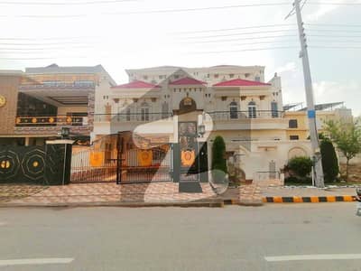 الرحمان فیز 2 - بلاک ایل الرحمان گارڈن فیز 2,الرحمان گارڈن,لاہور میں 9 کمروں کا 1 کنال مکان 8.4 کروڑ میں برائے فروخت۔ الرحمان فیز 2 - بلاک ایل الرحمان گارڈن فیز 2,الرحمان گارڈن,لاہور میں 9 کمروں کا 1 کنال مکان 8.4 کروڑ میں برائے فروخت۔