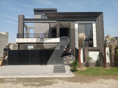 Luxurious 1 Kanal Brand New House for Sale
