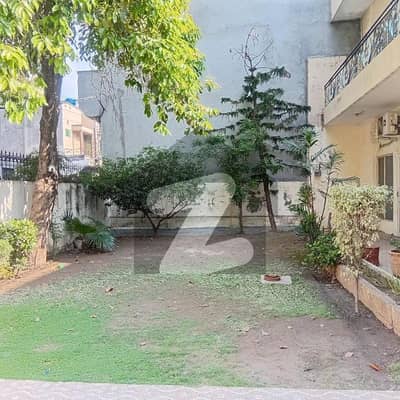 1 kamal house available for rent for Silent office