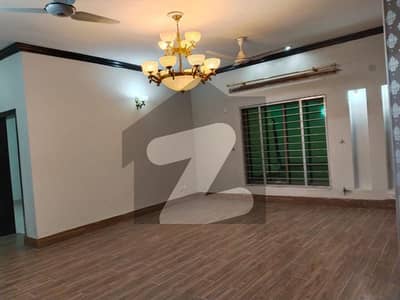 ڈی ایچ اے ڈیفینس فیز 2 ڈی ایچ اے ڈیفینس,اسلام آباد میں 3 کمروں کا 1 کنال بالائی پورشن 1.3 لاکھ میں کرایہ پر دستیاب ہے۔