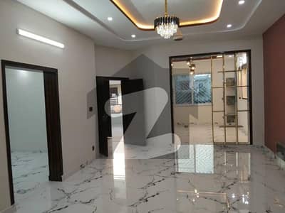 جناح گارڈنز فیز 1 جناح گارڈنز,ایف ای سی ایچ ایس,اسلام آباد میں 4 کمروں کا 8 مرلہ مکان 3.5 کروڑ میں برائے فروخت۔