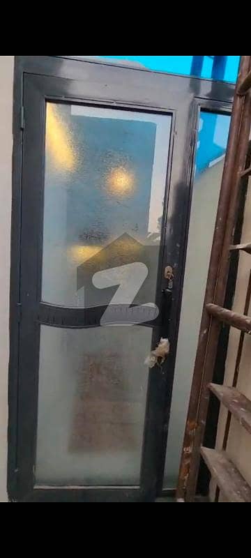 ڈی ایچ اے فیز 5 ڈیفنس (ڈی ایچ اے),لاہور میں 1 کمرے کا 1 کنال بالائی پورشن 45.0 ہزار میں کرایہ پر دستیاب ہے۔