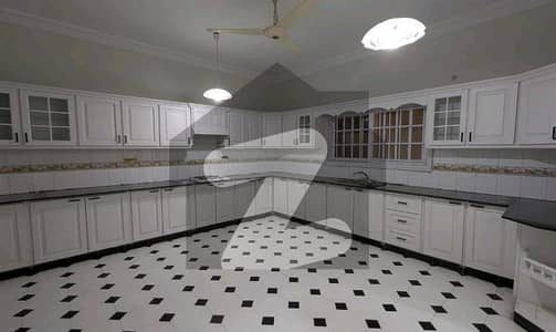 Prime Location 500 Square Yards House In Central DHA Phase 5 For Rent