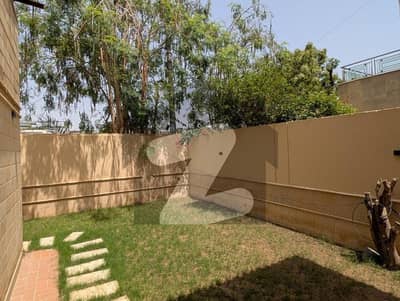 ڈی ایچ اے فیز 8 ڈی ایچ اے ڈیفینس,کراچی میں 4 کمروں کا 1 کنال مکان 5.0 لاکھ میں کرایہ پر دستیاب ہے۔