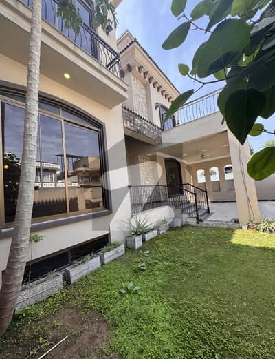 F10 EXCELLENT NEW HOUSE TRIPLE STOREY WITH OPEN BASEMENT BEAUTIFUL GREEN LAWN TOP LOCATION SPECIOUS WASHROOMS TWO MAIN GATES CLOSE END STREET