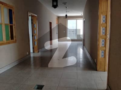 ایف ۔ 10 اسلام آباد میں 4 کمروں کا 1 کنال زیریں پورشن 4.0 لاکھ میں کرایہ پر دستیاب ہے۔