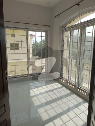 بحریہ انکلیو - سیکٹر سی 1 بحریہ انکلیو,بحریہ ٹاؤن,اسلام آباد میں 3 کمروں کا 10 مرلہ بالائی پورشن 75.0 ہزار میں کرایہ پر دستیاب ہے۔