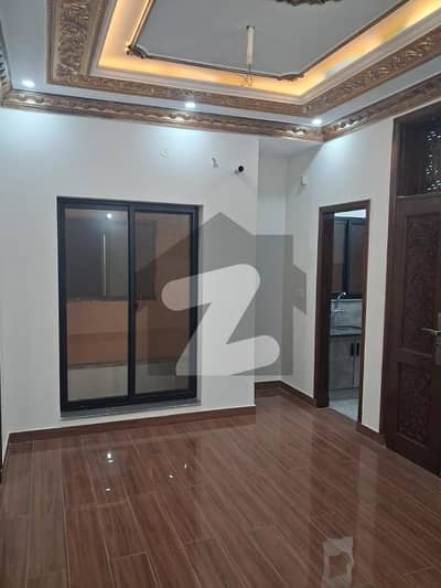 عابد روڈ لاہور میں 2 کمروں کا 2 مرلہ عمارت 2.9 کروڑ میں برائے فروخت۔