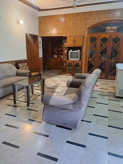 علامہ اقبال ٹاؤن ۔ نشتر بلاک علامہ اقبال ٹاؤن,لاہور میں 6 کمروں کا 11 مرلہ مکان 4.5 کروڑ میں برائے فروخت۔