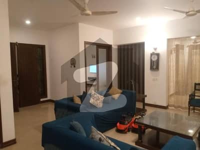 ڈی ایچ اے فیز 8 - زون اے ڈی ایچ اے فیز 8,ڈی ایچ اے ڈیفینس,کراچی میں 6 کمروں کا 1 کنال مکان 4.8 لاکھ میں کرایہ پر دستیاب ہے۔