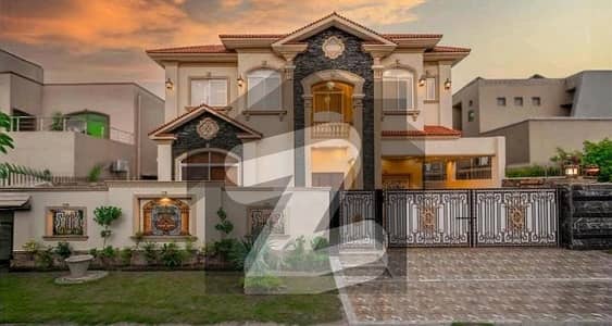 1 Kanal Classic Spanish Design House For Sale In Phase 6