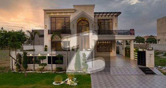 ڈی ایچ اے فیز 8 ڈیفنس (ڈی ایچ اے),لاہور میں 5 کمروں کا 1 کنال مکان 6.99 کروڑ میں برائے فروخت۔