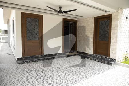 A House Of 10 Marla In Rs. 49000000