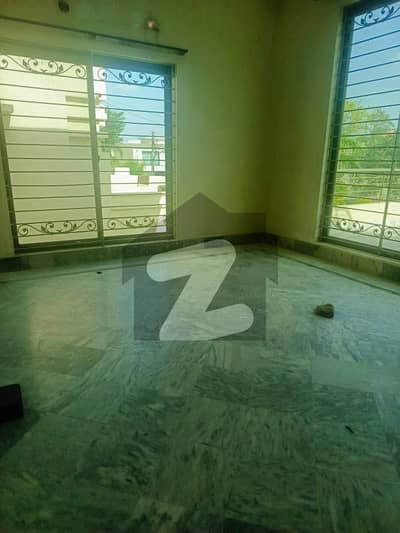 ای ایم ای سوسائٹی لاہور میں 3 کمروں کا 1 کنال بالائی پورشن 80.0 ہزار میں کرایہ پر دستیاب ہے۔