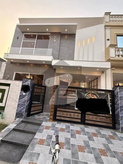 ڈی ایچ اے 9 ٹاؤن ۔ بلاک اے ڈی ایچ اے 9 ٹاؤن,ڈیفنس (ڈی ایچ اے),لاہور میں 3 کمروں کا 5 مرلہ مکان 1.1 لاکھ میں کرایہ پر دستیاب ہے۔