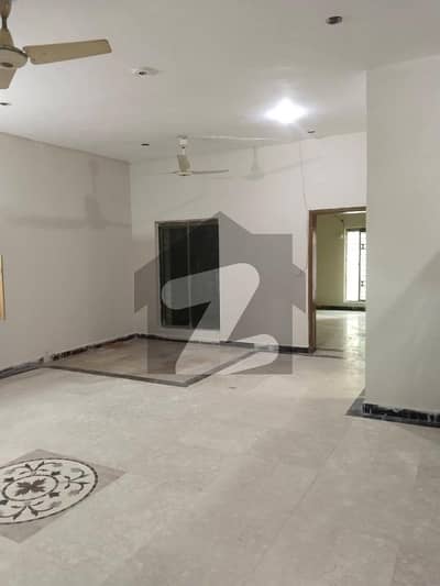 جوہر ٹاؤن لاہور میں 3 کمروں کا 12 مرلہ بالائی پورشن 75.0 ہزار میں کرایہ پر دستیاب ہے۔