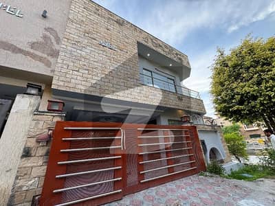 بحریہ ٹاؤن فیز 8 ۔ عمر بلاک بحریہ ٹاؤن فیز 8 ۔ سفاری ویلی,بحریہ ٹاؤن فیز 8,بحریہ ٹاؤن راولپنڈی,راولپنڈی میں 5 کمروں کا 7 مرلہ مکان 2.3 کروڑ میں برائے فروخت۔