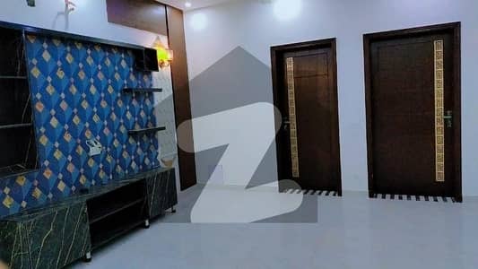 فارمانئیٹس ہاؤسنگ سکیم ۔ بلاک این فارمانئیٹس ہاؤسنگ سکیم,لاہور میں 3 کمروں کا 5 مرلہ مکان 1.9 کروڑ میں برائے فروخت۔